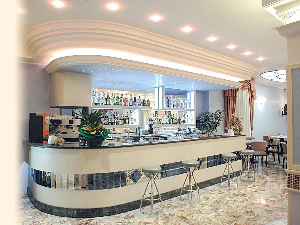 Hotel Pineta Bellaria-Igea Marina Exteriör bild