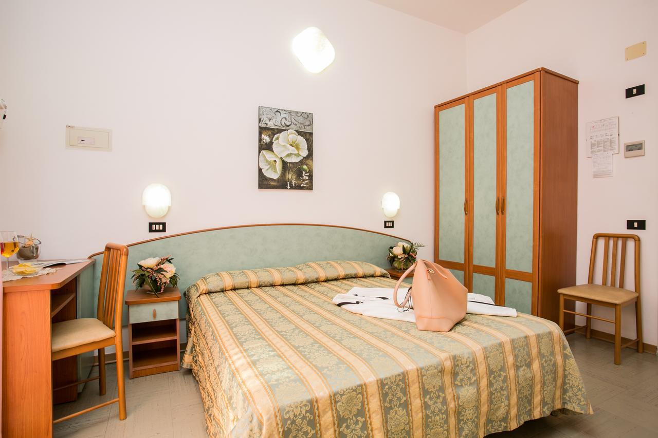 Hotel Pineta Bellaria-Igea Marina Exteriör bild
