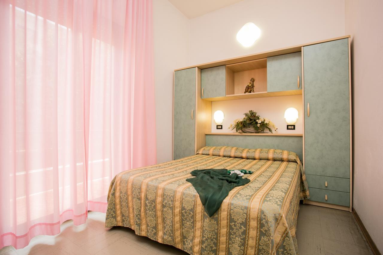 Hotel Pineta Bellaria-Igea Marina Exteriör bild