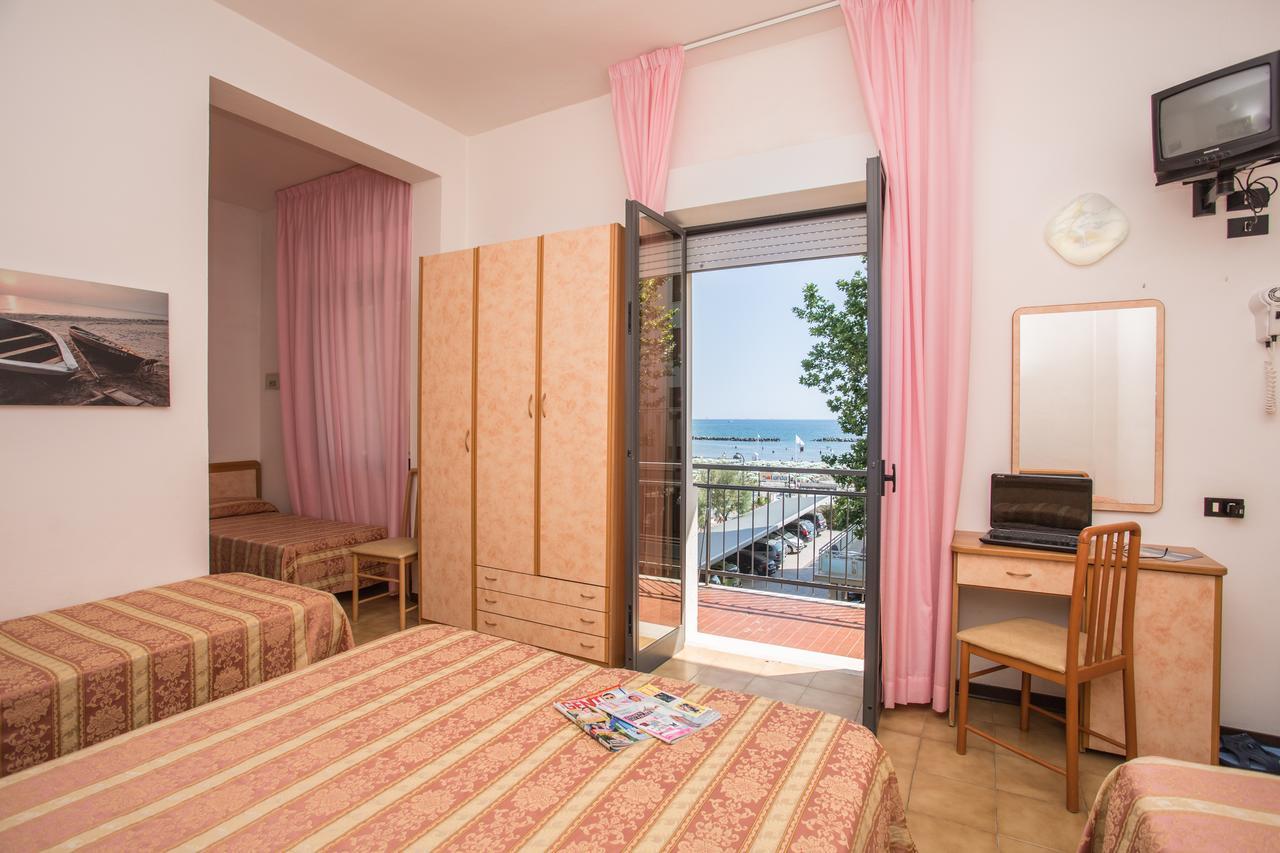 Hotel Pineta Bellaria-Igea Marina Exteriör bild