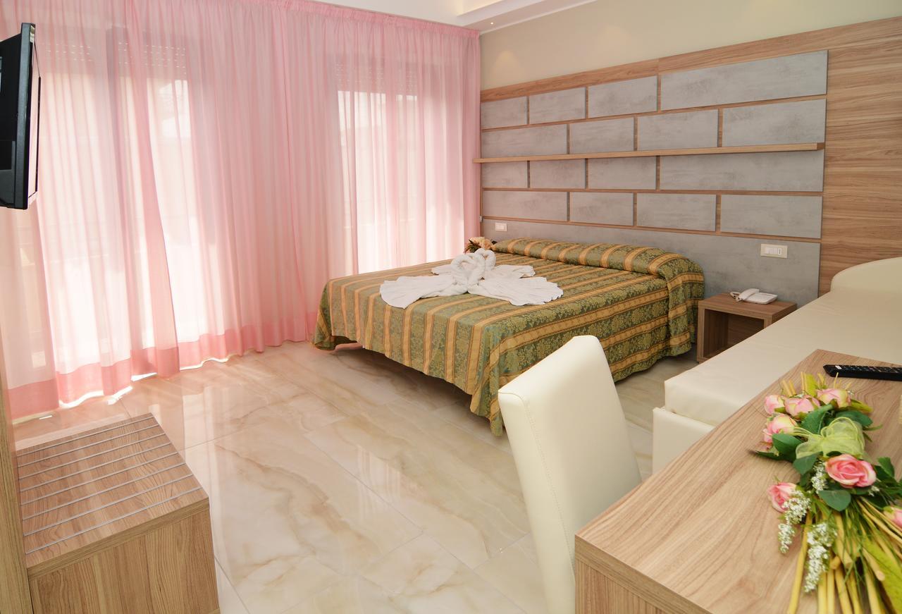 Hotel Pineta Bellaria-Igea Marina Exteriör bild